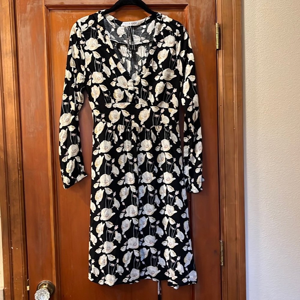 Beautiful Frock Shop dress size large. Black w/ white poppies. Double tie back